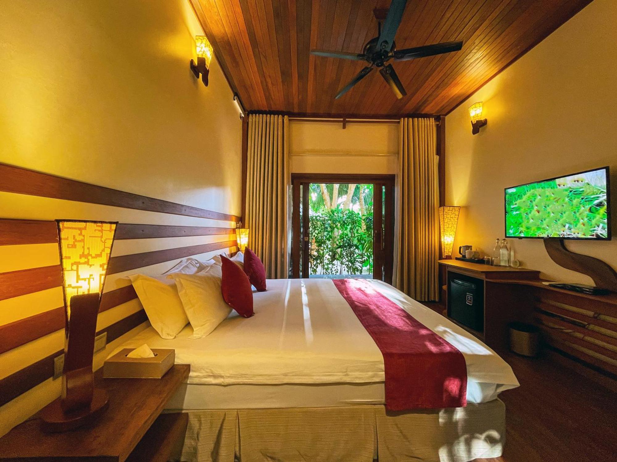 Araamu Hotels Maldives At Dhiffushi Bilik gambar