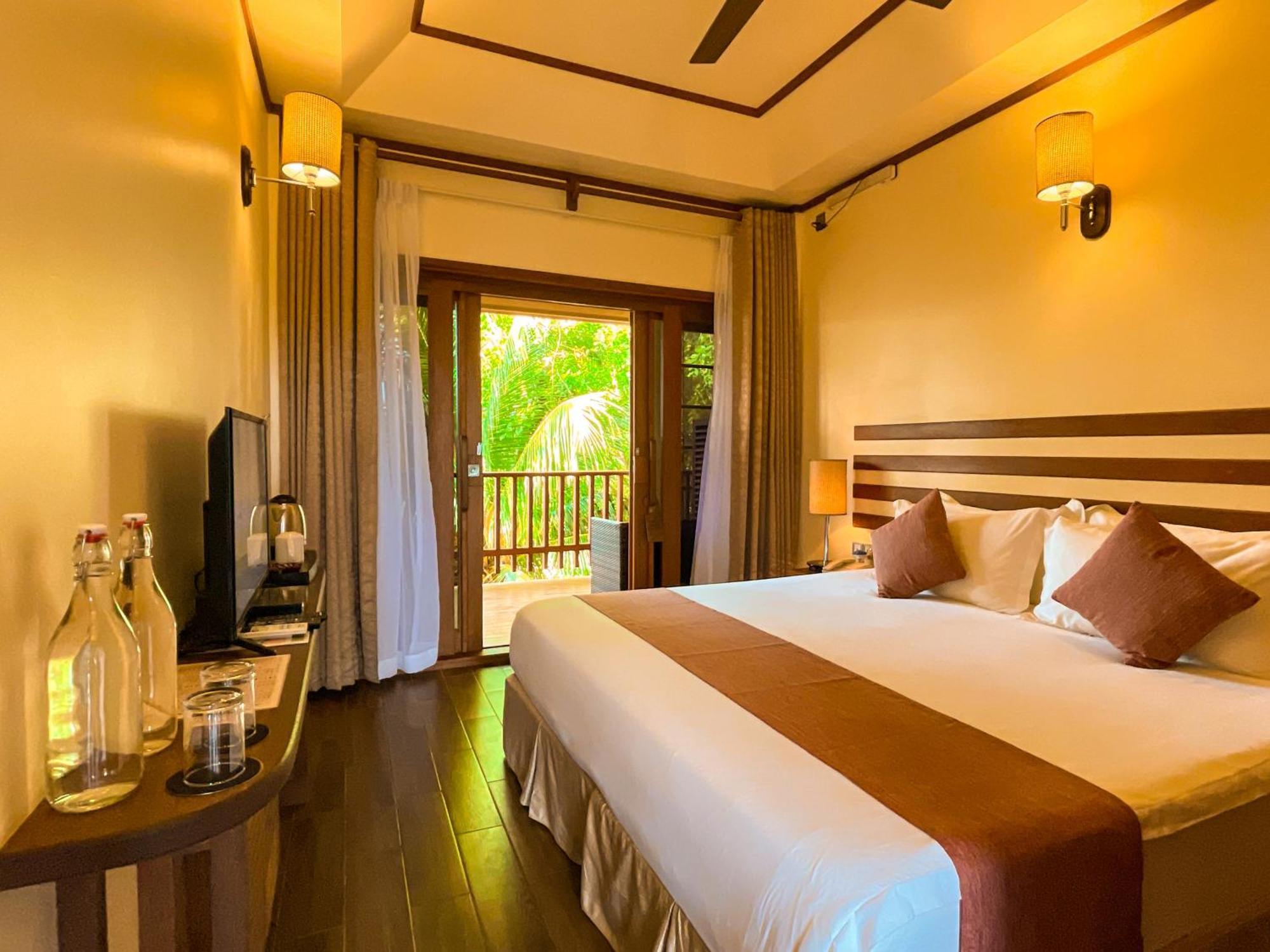 Araamu Hotels Maldives At Dhiffushi Bilik gambar